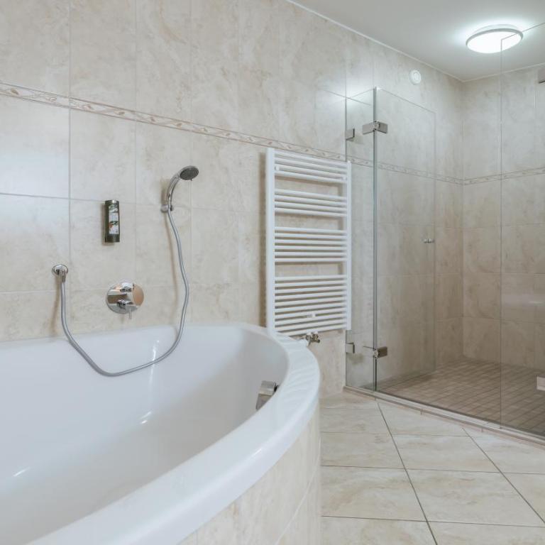 Wohlfühlhotel KERSCHDORFER - B&B - ADULTS ONLY - Suite mit Sauna - 4
