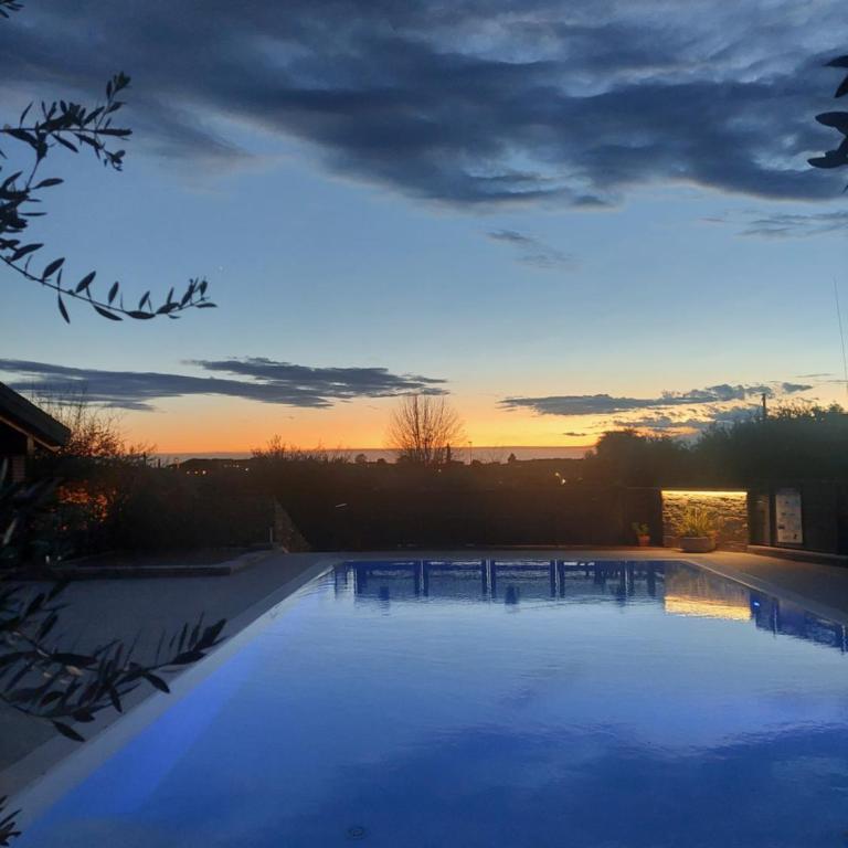Casa Pergola 1 - Grande Appartamento per 6 ospiti - fronte piscina, parking - Three-Bedroom Apartment - 29