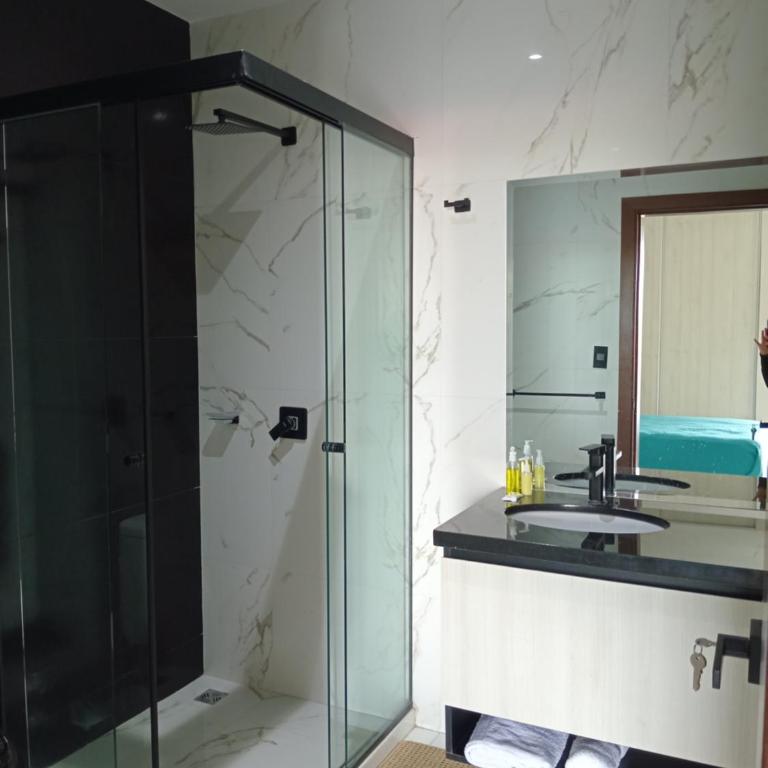 Hermosa Casa Vacacional con piscina privada cerca del Aeropuerto - Four-Bedroom House - 13