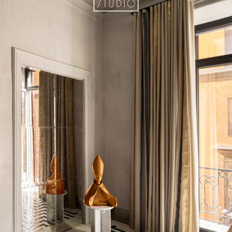 Unicum Suite Grande Archivio Napoli Centro Storico - Suite Quadrupla Deluxe con Vasca da Bagno Idromassaggio e Balcone - 9