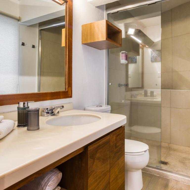 Tokio Ciento Diez - King Suite with Balcony - 5