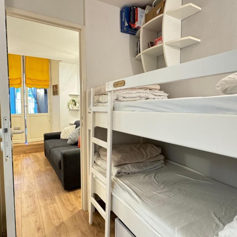 Place de la Mairie. Joli T2 4P - Terrasse et vue. - Appartement 2 Chambres - 11