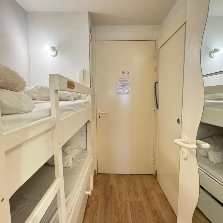Place de la Mairie. Joli T2 4P - Terrasse et vue. - Appartement 2 Chambres - 14