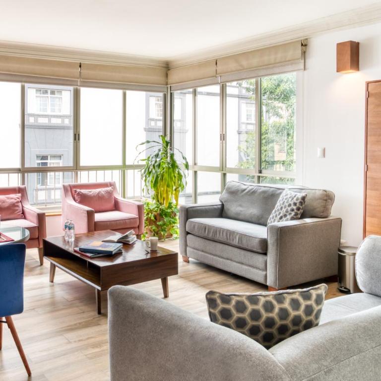 Tokio Ciento Diez - King Suite with Balcony - 1