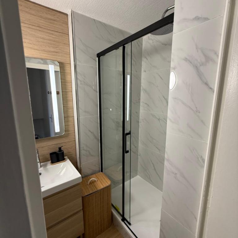 superbe duplex avec parking gratuit - Appartement 2 Chambres - 16