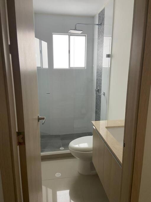 2BR Apto con excelente ubicación y balcón - Apartamento de 2 dormitorios - 5