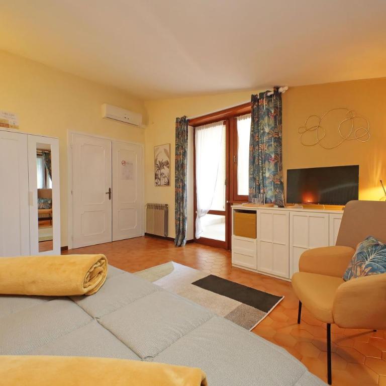 Villa Gisi Guest House - Deluxe Double Room with Balcony - 18