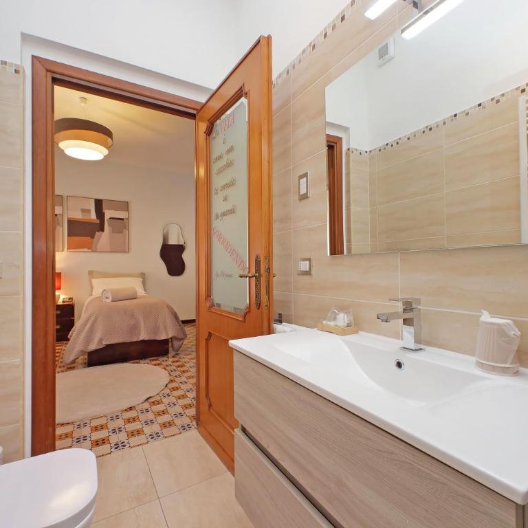 Villa Gisi Guest House - Twin Room with Private Bathroom - 8