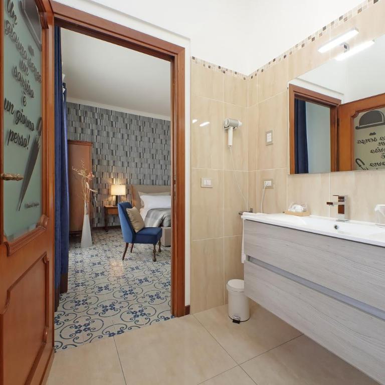 Villa Gisi Guest House - Deluxe Double Room - 16