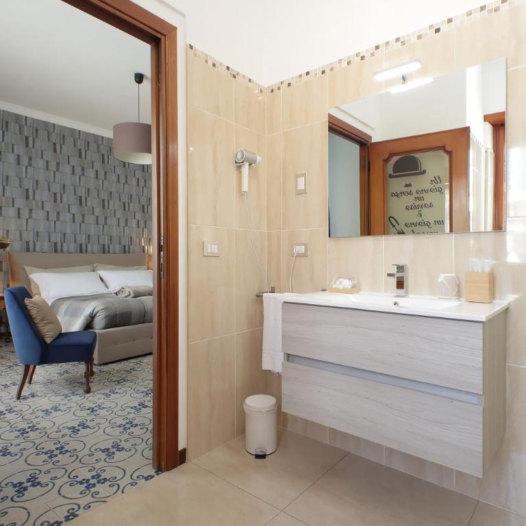 Villa Gisi Guest House - Deluxe Double Room - 4