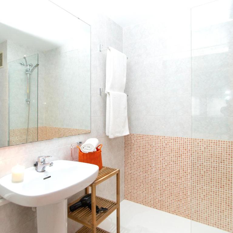 Apartment Bright Sagrada Familia - Two-Bedroom Apartment - 10