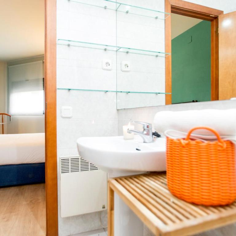 Apartment Bright Sagrada Familia - Two-Bedroom Apartment - 19