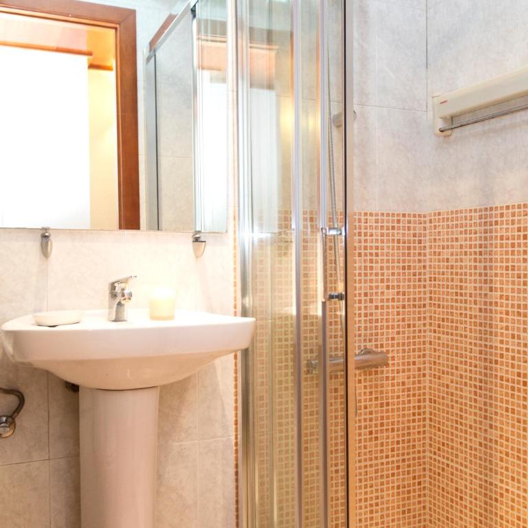 Apartment Bright Sagrada Familia - Two-Bedroom Apartment - 21