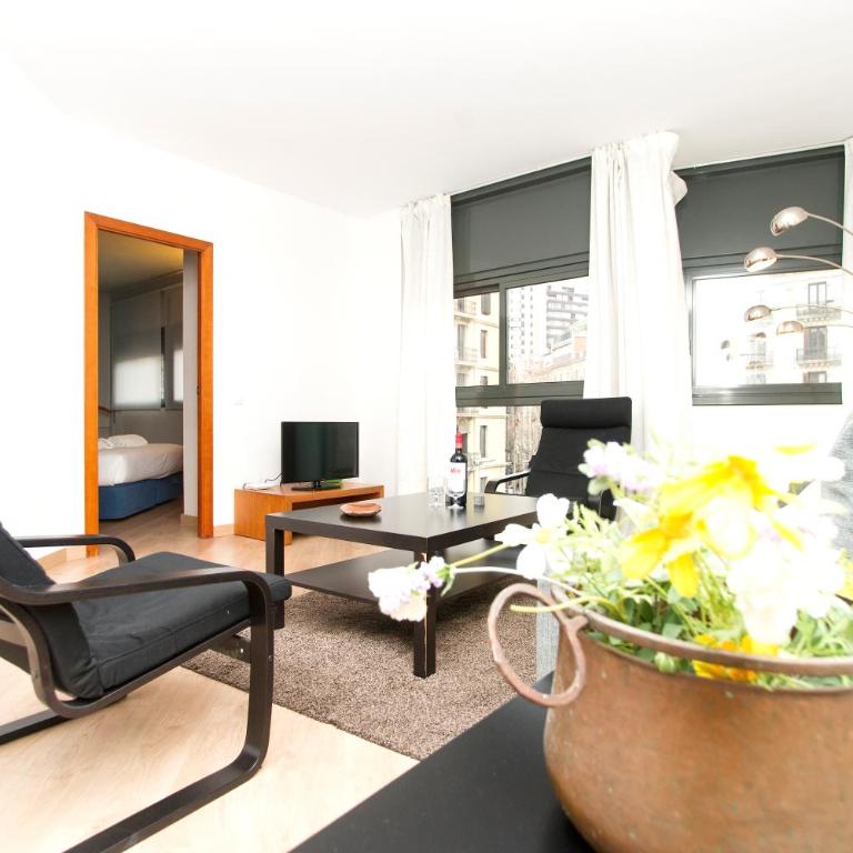 Apartment Bright Sagrada Familia - Two-Bedroom Apartment - 1