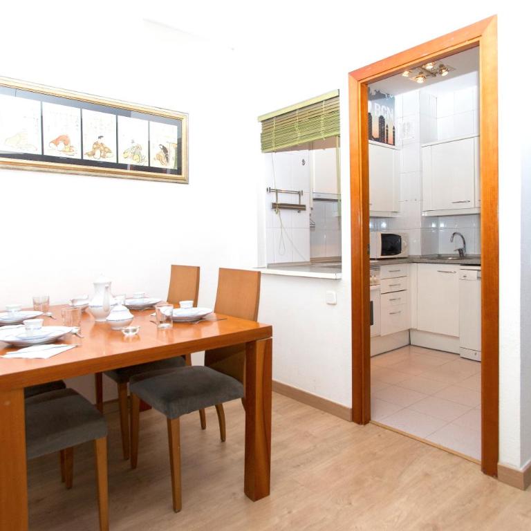 Apartment Bright Sagrada Familia - Two-Bedroom Apartment - 13