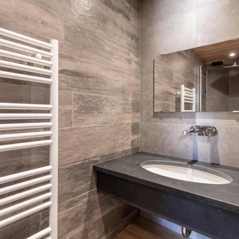 Chalet confortable au pied des pistes, sauna et spa - FR-1-467-141 - Appartement - 13