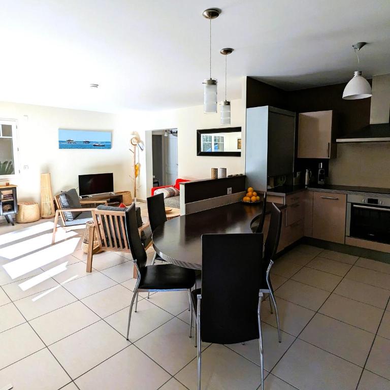 T3 76m² avec terrasse, balcon, à 100m de la plage d'Eyrac, parking et WIFI - FR-1-420-154 - Apartment - 6