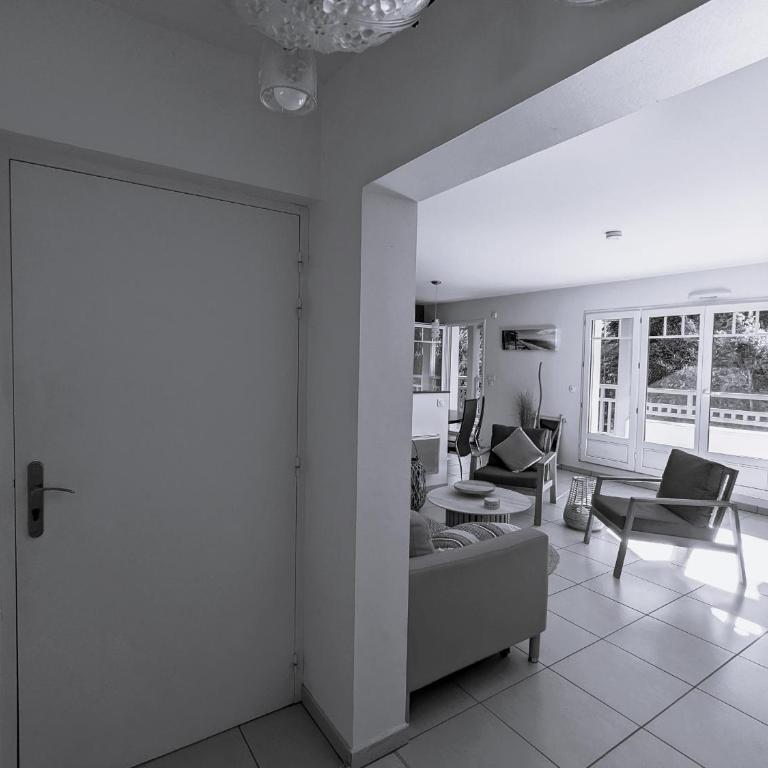 T3 76m² avec terrasse, balcon, à 100m de la plage d'Eyrac, parking et WIFI - FR-1-420-154 - Apartment - 17