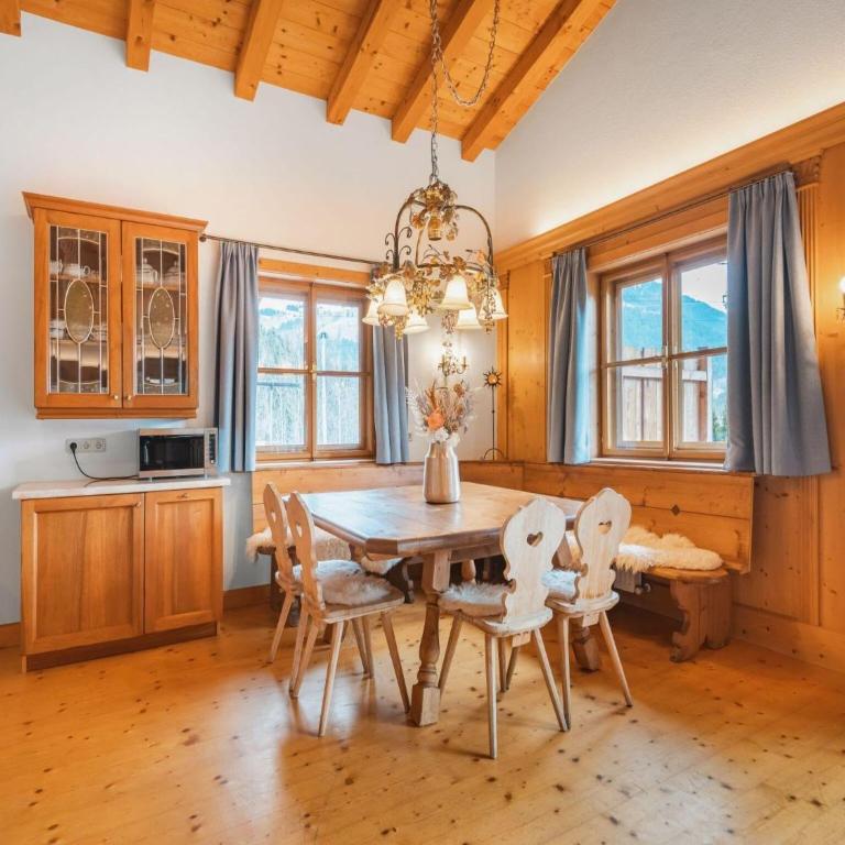 Chalet in Kitzbühel near Ski Lifts - Ferienhaus mit 2 Schlafzimmern - 3
