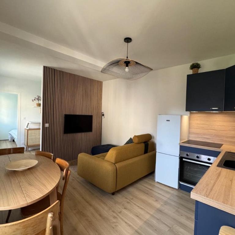 Apartment with Wifi near city center - Apartment - 1