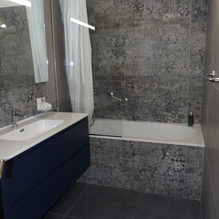 Le Limas - Camera Matrimoniale/Doppia con Letti Singoli con Bagno Privato - 9