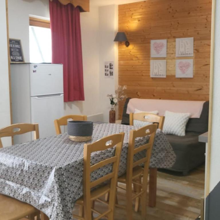 Appartement proche piste et près de l'Ecole de Ski - Apartment mit 2 Schlafzimmern - 4
