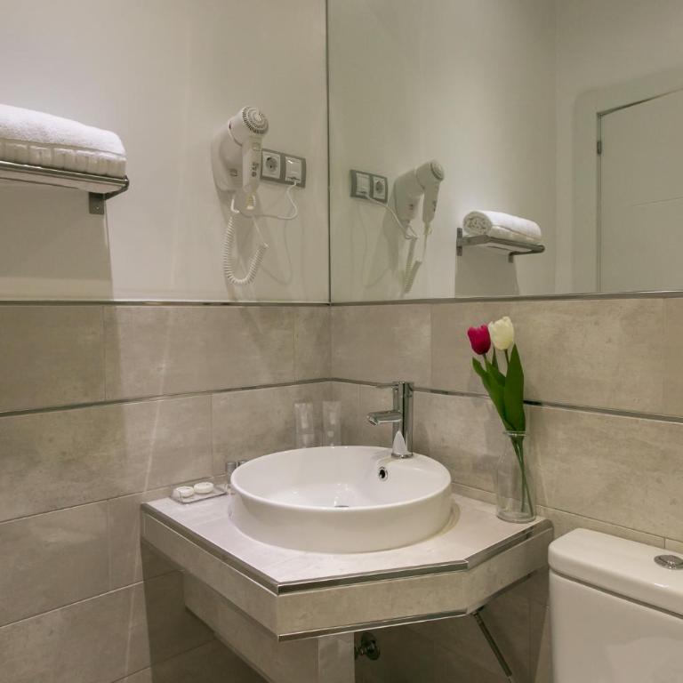 Hostal Met Madrid - Superior Double Room - 2