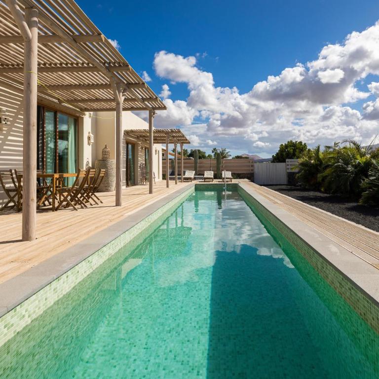 In Lajares Villa Take a swim in our 15m long pool - Villa - 1