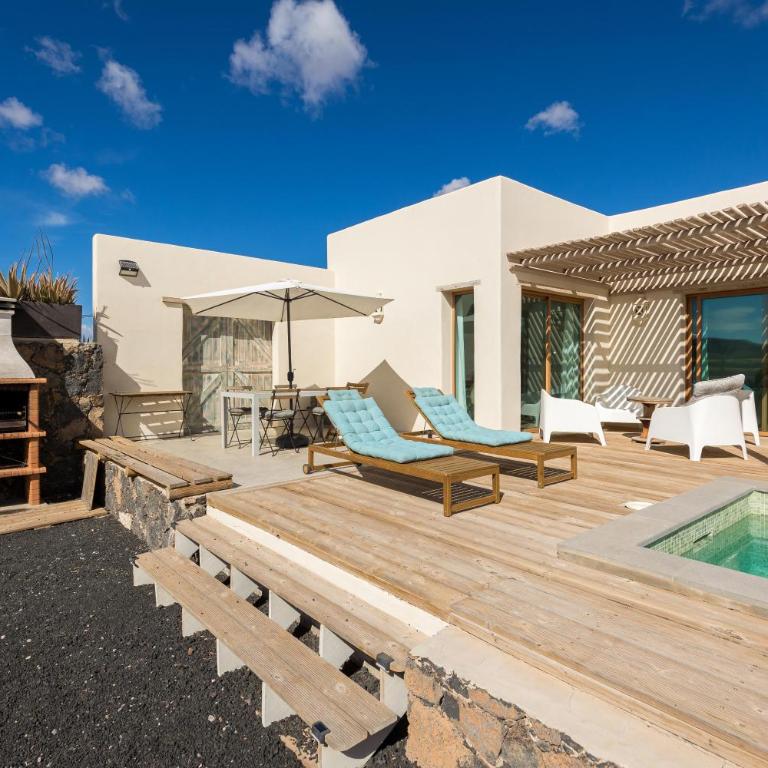 In Lajares Villa Take a swim in our 15m long pool - Villa - 36