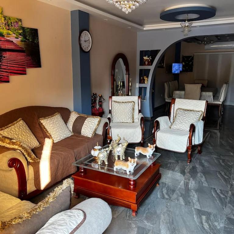 Casa dos plantas con piscina - Three-Bedroom House - 11