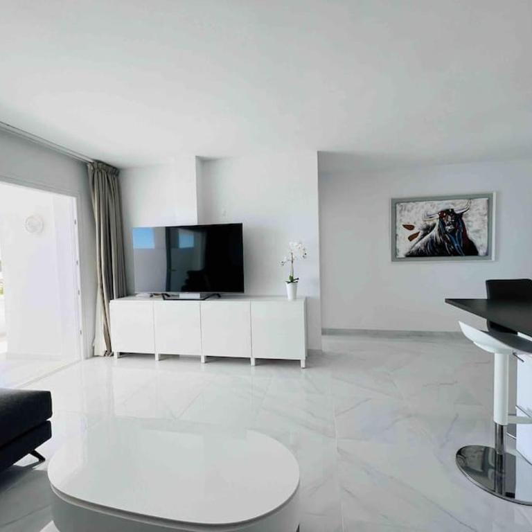 Modern, spacious 3 bedroom apartment with sea view - Three-Bedroom Apartment - 6
