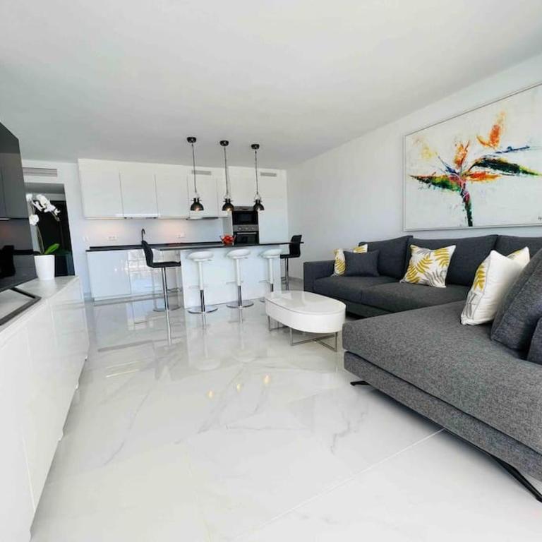 Modern, spacious 3 bedroom apartment with sea view - Three-Bedroom Apartment - 5