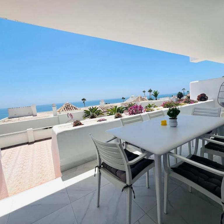 Modern, spacious 3 bedroom apartment with sea view - Three-Bedroom Apartment - 9