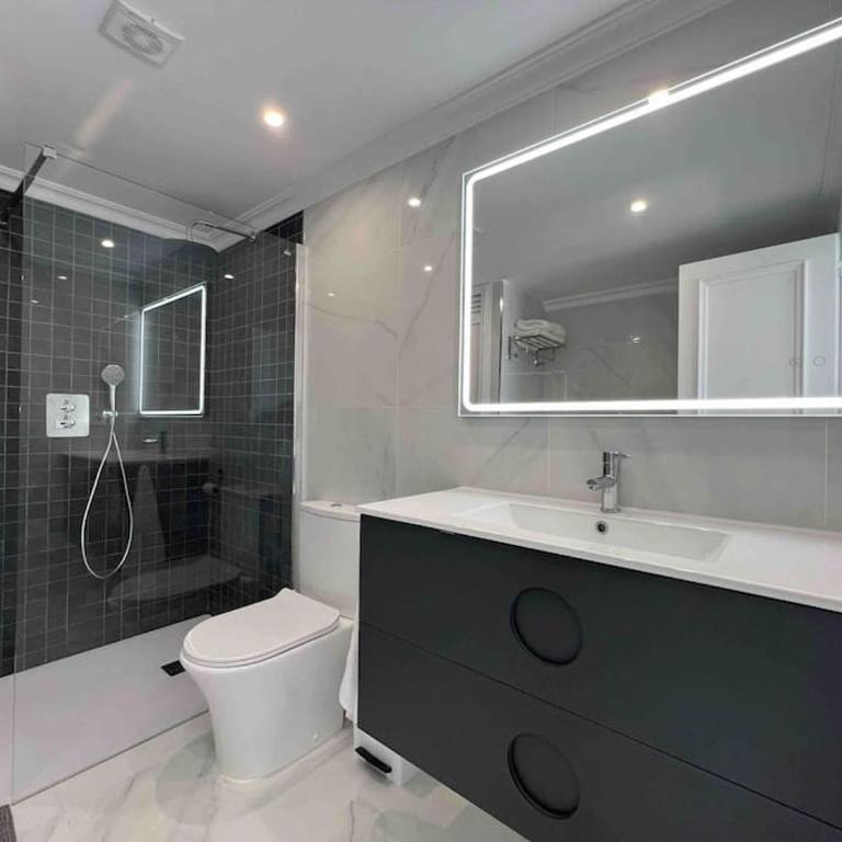 Modern, spacious 3 bedroom apartment with sea view - Three-Bedroom Apartment - 14