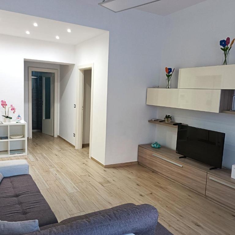 Casa Vergara Piazza Mazzini - Appartamento con 2 Camere da Letto - 2
