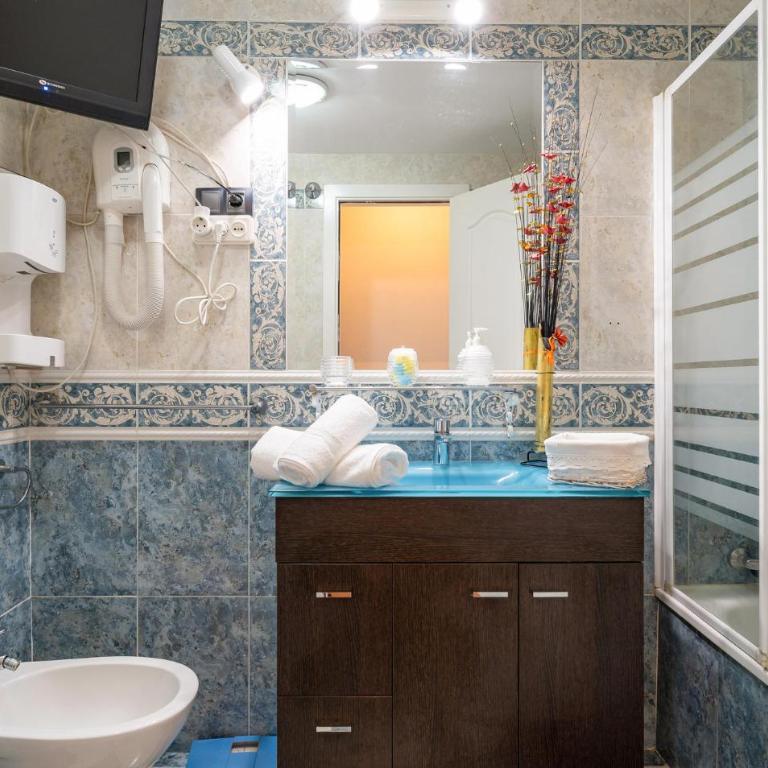 Lovely Apartment In Benalmádena - Apartamento de 2 dormitorios - 8