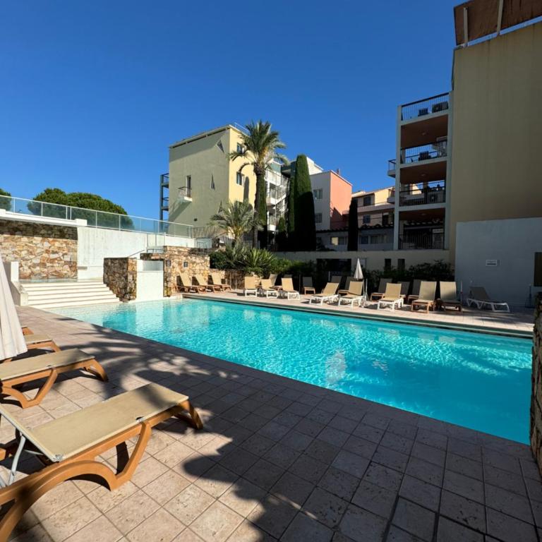 Penthouse - Jacuzzi - Terrace - Parking - 2 pools - Apartment mit 2 Schlafzimmern - 31