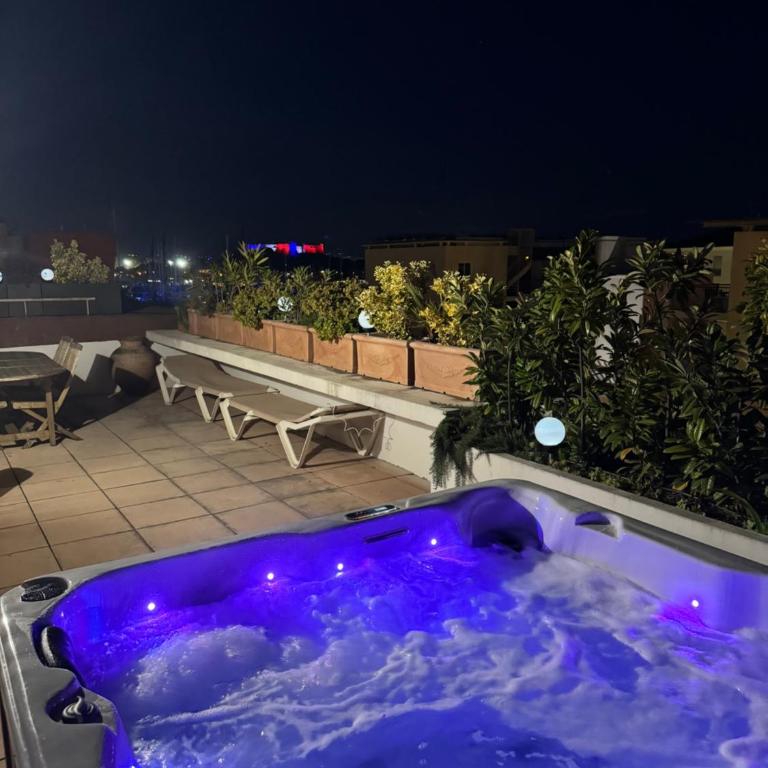 Penthouse - Jacuzzi - Terrace - Parking - 2 pools - Apartment mit 2 Schlafzimmern - 37