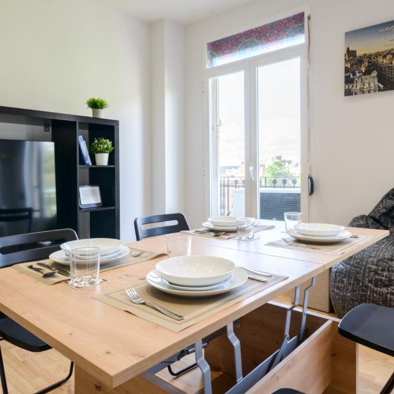 Amplio Piso en Madrid Centro con Vistas al Templo de Debod - Two-Bedroom Apartment - 15
