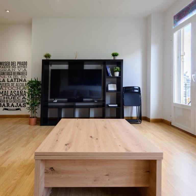 Amplio Piso en Madrid Centro con Vistas al Templo de Debod - Two-Bedroom Apartment - 9