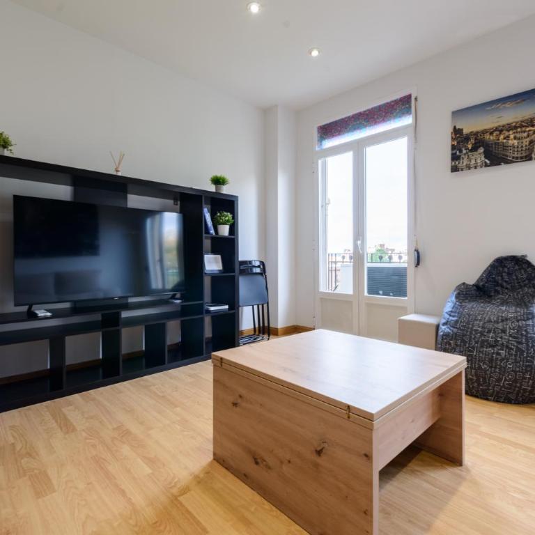 Amplio Piso en Madrid Centro con Vistas al Templo de Debod - Two-Bedroom Apartment - 13