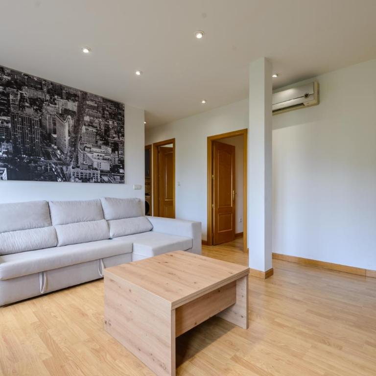 Amplio Piso en Madrid Centro con Vistas al Templo de Debod - Two-Bedroom Apartment - 17