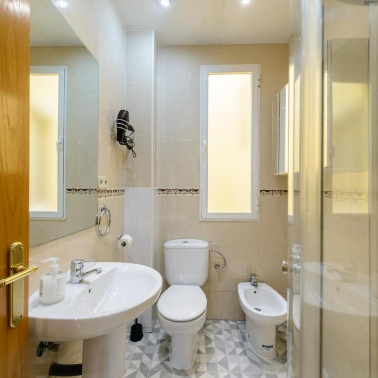 Amplio Piso en Madrid Centro con Vistas al Templo de Debod - Two-Bedroom Apartment - 4