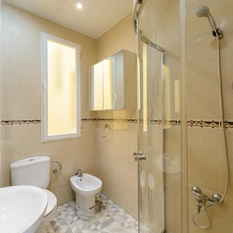 Amplio Piso en Madrid Centro con Vistas al Templo de Debod - Two-Bedroom Apartment - 28