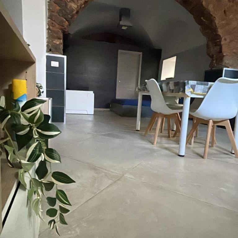 HomeSuite45 - One-Bedroom House - 33