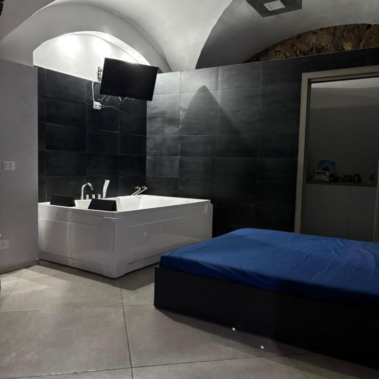 HomeSuite45 - One-Bedroom House - 2