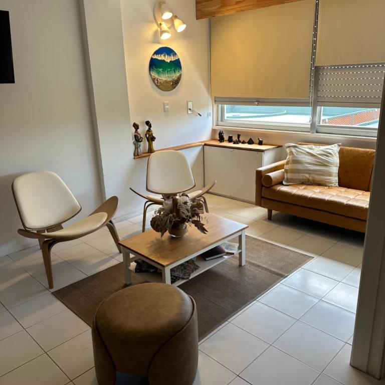 Enfrente al mar Servicio de playa Limpieza diaria Estacionamiento Sábanas y toallas Gimnasio Recepción 24 hs A pasos del puerto y Gorlero - One-Bedroom Apartment - 2