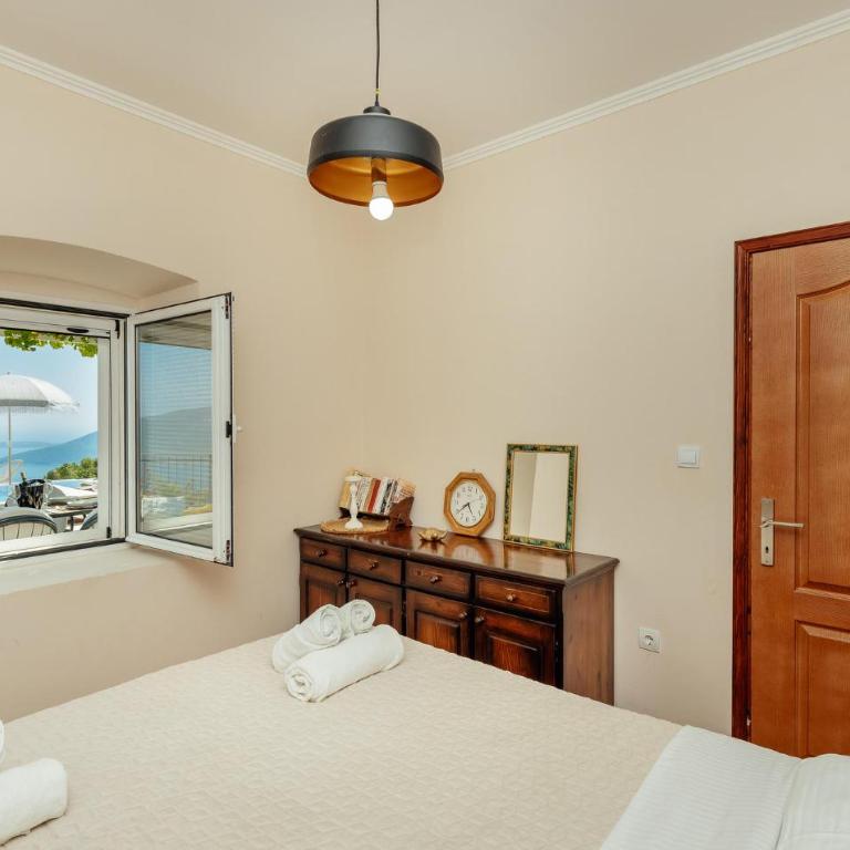 Stunning Home In Herceg Novi With Wifi - Two-Bedroom Holiday Home - 5