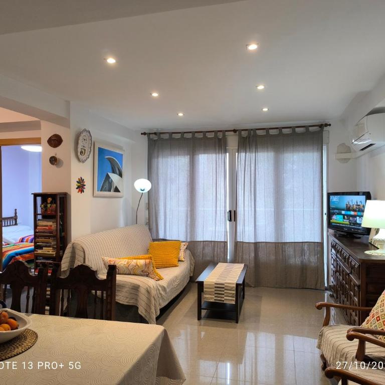Bonito apartament a 3 minutos de la playa - Two-Bedroom Apartment - 2