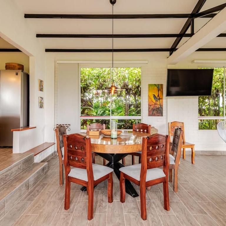 Casa cafetera en Pereira con Jacuzzi y 5 habitaciones - Five-Bedroom House - 24